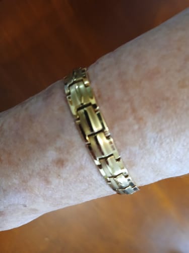 Customer photo review of Ladies Magnetic Therapy Bracelet