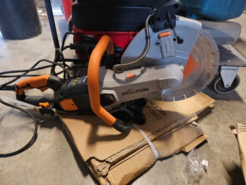 Customer photo review of Pack Evolution : Scie à béton 300mm R300DCT+ avec lame diamant premium + pompe à eau 15L manuelle