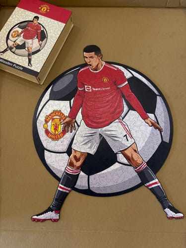 Customer photo review of 2 PACK Manchester United FC Logo + Cristiano Ronaldo