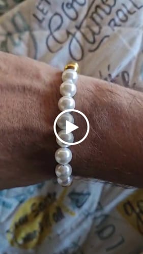 Reseña con vídeo de un cliente sobre Pulsera Pearls & Gold Luxury Electroplatinada en Oro 18k