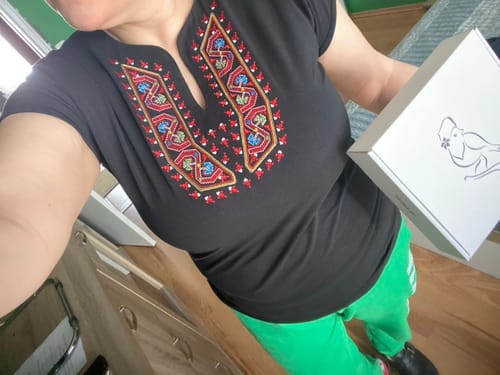 Customer photo review of Tениска с V-деколте с шевица от Софийско