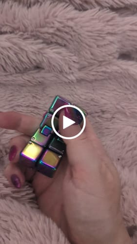 Customer video review of MINI Oil Slick Infinity Cube in Window Tin - 151 gams