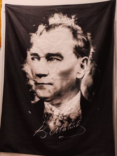 Customer photo review of İmzalı Atatürk Portresi Duvar Örtüsü