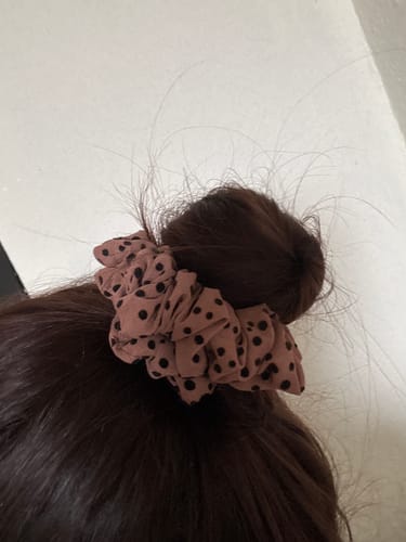 Customer photo review of LIZZ - Scrunchie mit Punktmuster