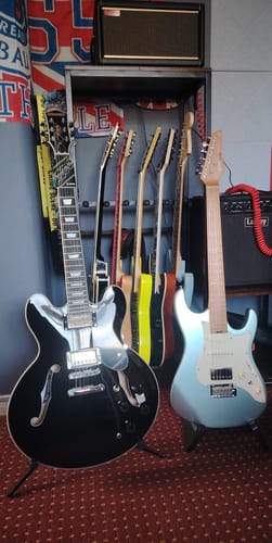 Customer photo review of Donner DST-550 39-inch ST Electric Guitar HSS Pickup Solid Double-Cut Poplar Body