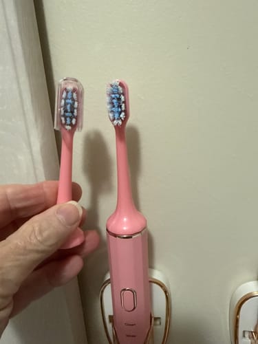 Customer photo review of Pink LED Toothbrush Replacement Heads (2x)
