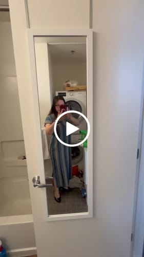 Customer video review of Tiao Wen 条纹 Striped 1940s Republic of China Short Sleeve Qipao