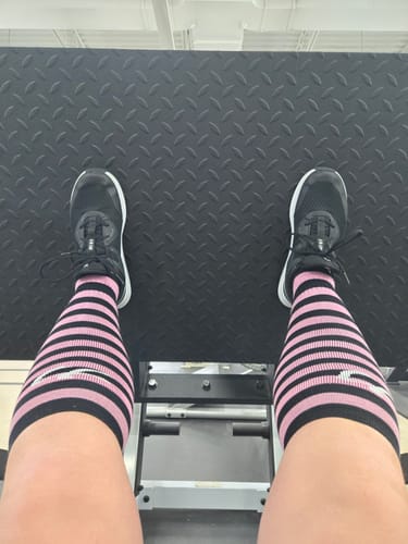 Customer photo review of Deadlift Socks - Black/Pink