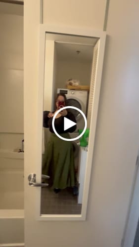Customer video review of Holding the Moon 上揽月 Olive Green Weijin Tang 10 Panel Poqun Skirt