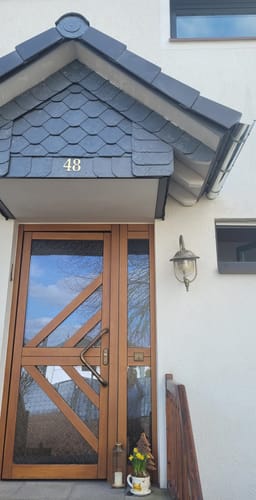 Customer photo review of Traditionelle Haustürnummern aus massivem Messing