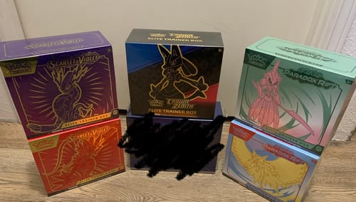 Customer photo review of Pokemon Scarlet & Violet Paradox Rift Elite Trainer Box Assortment (1 random)