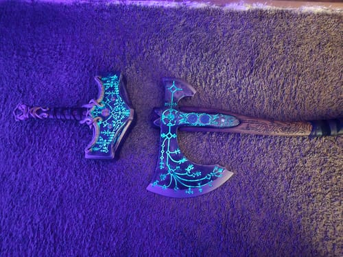 Customer photo review of Hand-forged "Ragnarok Kratos axe" with carved handle and Luminescent runes