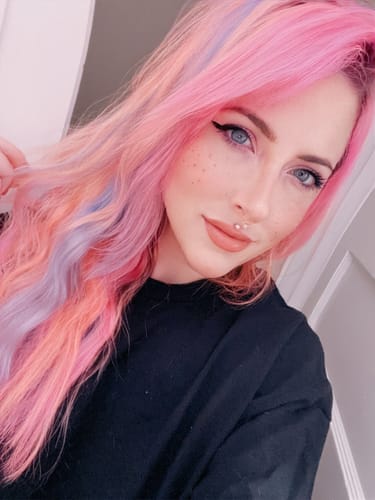 Customer photo review of Hole PU Weft Virgin Invisible Weft Virgin Hair Extensions Bleach Blonde #1000 |YoungSee