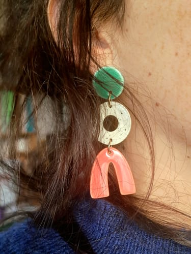 Pauline A. review of Boucles d'oreilles à pont, menthe, blanc moucheté et rose corail image 1 out of 2