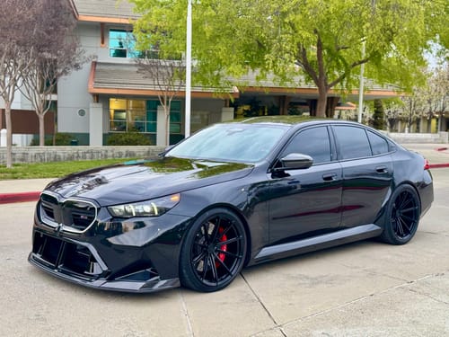 Customer photo review of MHC+ BMW G90 & G99 M5 SP90 Front Splitter In Gloss Pre Preg Carbon Fibre