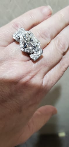 Customer photo review of DovEggs 5.570ct Heart E VVS2-LAB GROWN DIAMOND-LAE31A3