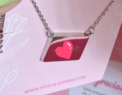 Customer photo review of Collar Personalizado Cartita Oculta