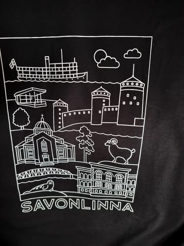 Customer photo review of Savonlinna -nähtävyydet t-paita