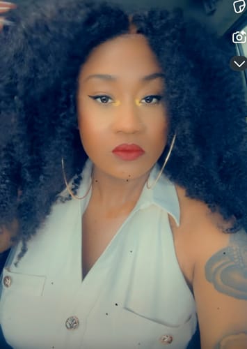 Customer photo review of CurlyMe Afro Curly Hair Pre-bleached Swiss HD Lace Front Wig Human Hair Pre plucked Wigs