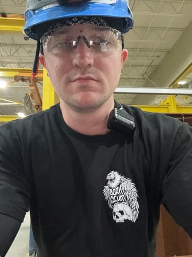 Customer photo review of THRIVE T-SHIRT