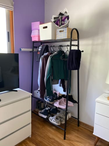 Customer photo review of Perchero Exhibidor de Ropa y con Zapatero Metalico Resistente