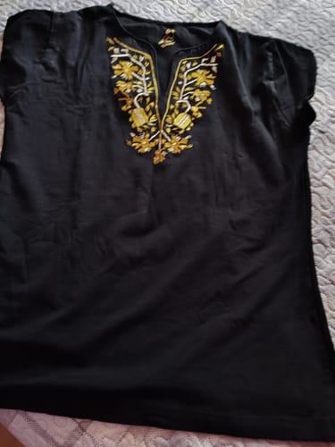 Customer photo review of Тениска с V-деколте "Дърво на живота"