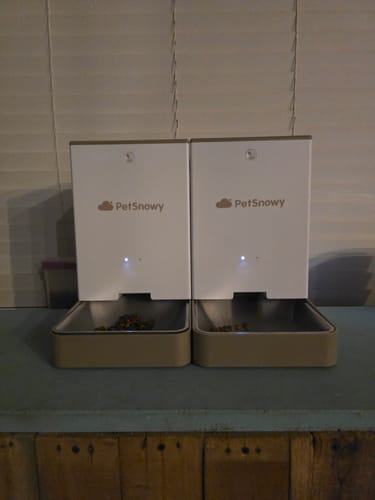 Customer photo review of Automatic Pet Feeder