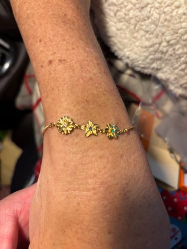 Customer photo review of Personalized 1-10 Birth Flowers Bracelet-Mother's day Gift for Mom/Grandma/Wife