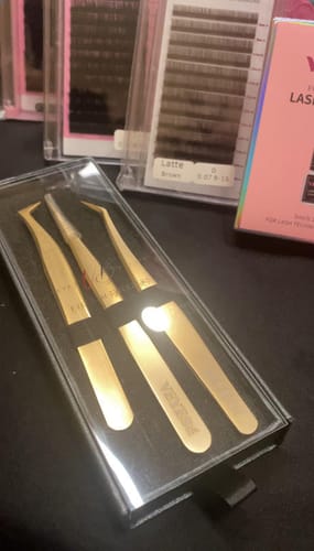 Customer photo review of Luxe Gold Precision Tweezer Trio