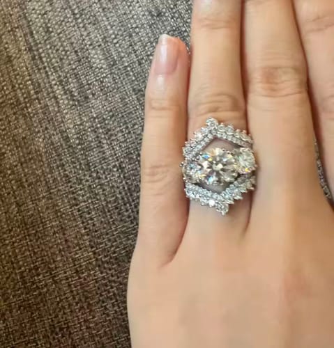Customer photo review of Weddy Moissanite Wedding Band Set 18K Gold Plated Silver Bridal Ring