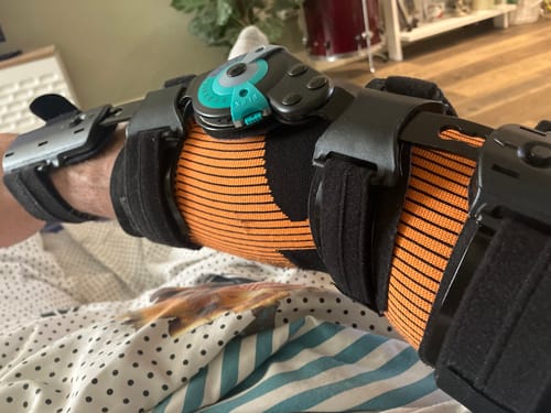 Antony James M. review of Elbow Compression Support Sleeve For Tennis Elbow Recovery image 1 out of 1