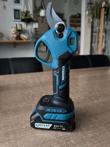 Customer photo review of NovarGarden® Accu Snoeischaar NG2 - Incl. Koffer & 2 Accu’s (2.0Ah)