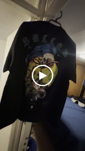 Customer video review of TAYLOR SKULL STANDARD TEE
