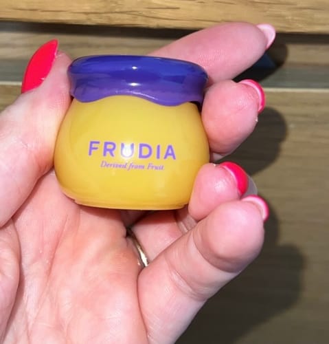 Customer photo review of Frudia - Baume à lèvres hydratant au miel et à la myrtille