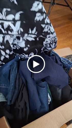 Customer video review of White House Black Market Women's Secondhand Wholesale Clothing