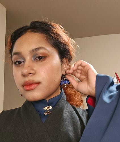 Customer photo review of Rong Hua 绒花 Velvet Flower Earrings