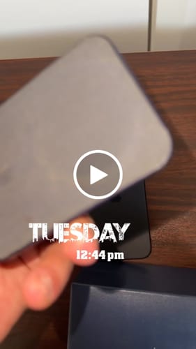 Customer video review of MAGSAFE MOBILE WALLET WITH STAND