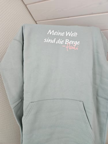 Customer photo review of HEIDI - Meine Welt sind die Berge - Unisex Premium Organic Hoodie
