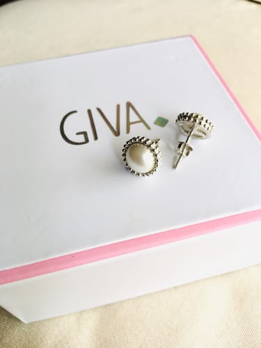 Customer photo review of Silver Glossy Pearl Studs