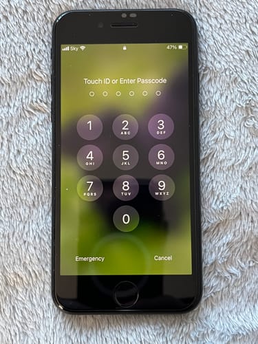 undefined review of Apple iPhone SE 2022 3rd Gen Refurbished SIM Free image 1 out of 2