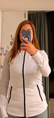 Customer photo review of Chaqueta Flexible Fit - Blanco/negro Pure