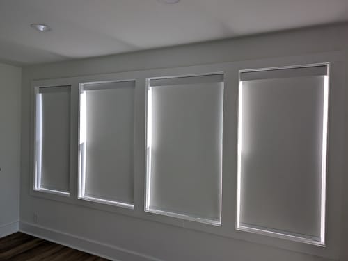 Customer photo review of SmartWings Motorized Roller Shades 100% Blackout Vigor