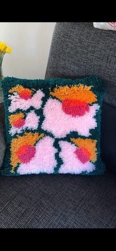 Customer photo review of Bloomin’ Lovely Latch Hook Cushion Kit