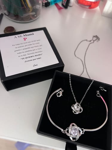 Customer photo review of Caja: Collar trébol® + Pulsera trébol plata + Dedicatoria a Mamá +(Anillo de regalo GRATIS)