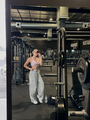 Parris H. review of ESSENTIAL BAGGY SWEAT PANTS - CLOUD image 1 out of 1