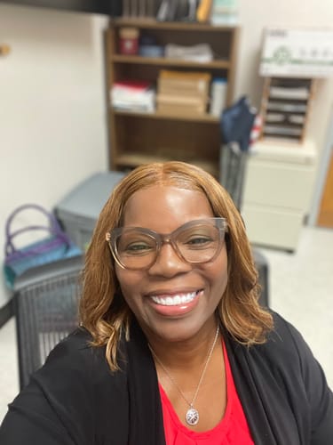 Customer photo review of CurlyMe Highlights Ombre 7x5 Swiss Lace Wear Go Straight Glueless Wigs Pre Cut Lace Wig