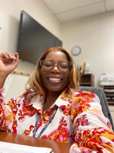 Customer photo review of CurlyMe Highlights Ombre 7x5 Swiss Lace Wear Go Straight Glueless Wigs Pre Cut Lace Wig