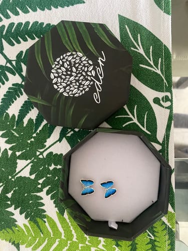 Customer photo review of Aretes Mariposa