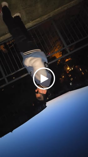 Customer video review of Maßgeschneidertes Hellblau Weiß Jacke