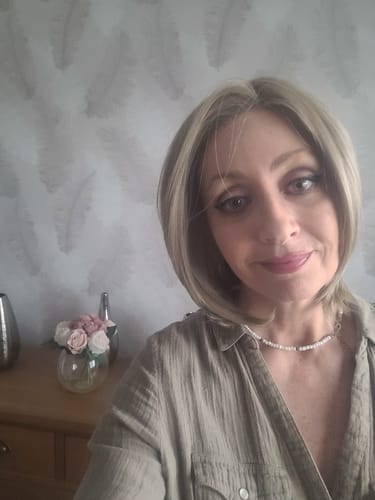 Customer photo review of JBEXTENSION 12 Inches Bob Cut Blonde Pre-Cut Snowflake Lace Frontlace Glueless Wig KHLOE BLONDE【PERMATEASE】